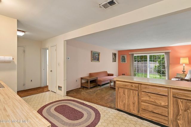 18 Scenic Drive, Freehold, NJ 07728