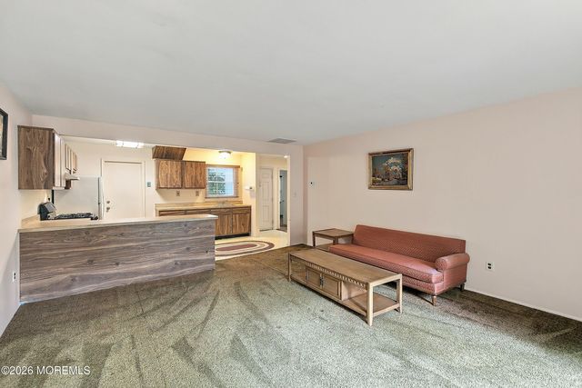 18 Scenic Drive, Freehold, NJ 07728