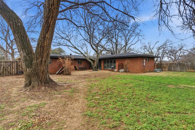 1415 Scenic, Graham, TX 76450