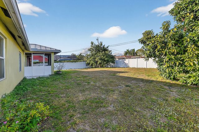 933 SW General Patton Terrace, Port St. Lucie, Port St Lucie, FL 34953