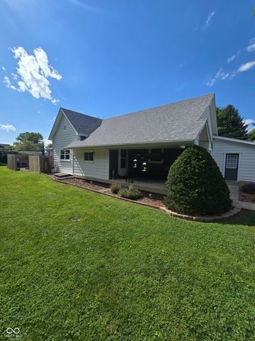 1028 N 11th Street, Elwood, IN 46036