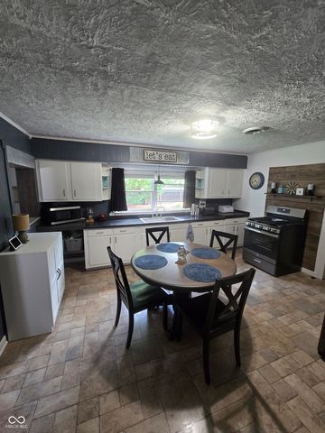 1028 N 11th Street, Elwood, IN 46036