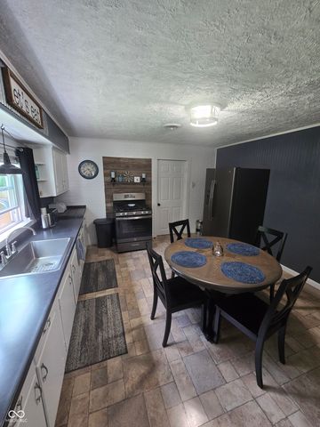 1028 N 11th Street, Elwood, IN 46036
