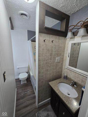 1028 N 11th Street, Elwood, IN 46036