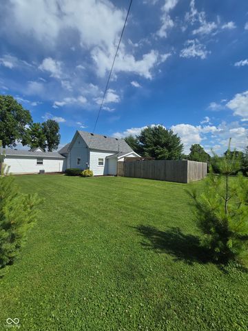 1028 N 11th Street, Elwood, IN 46036
