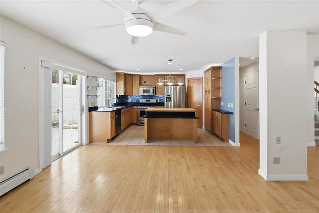 139 Stonington Circle, South Burlington, VT 05403