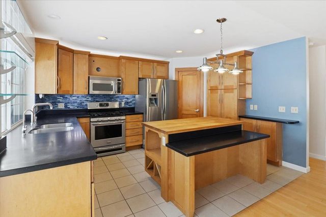 139 Stonington Circle, South Burlington, VT 05403