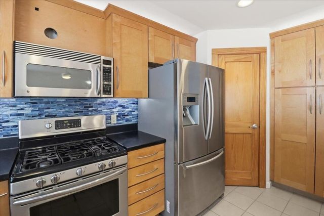 139 Stonington Circle, South Burlington, VT 05403