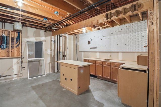 139 Stonington Circle, South Burlington, VT 05403