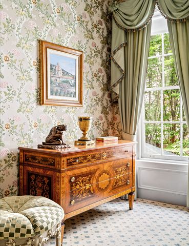 163 E 64TH Street, New York City, NY 10065