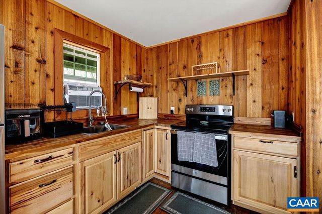1494 SPRUCE CREEK LN, Nellysford, VA 22958