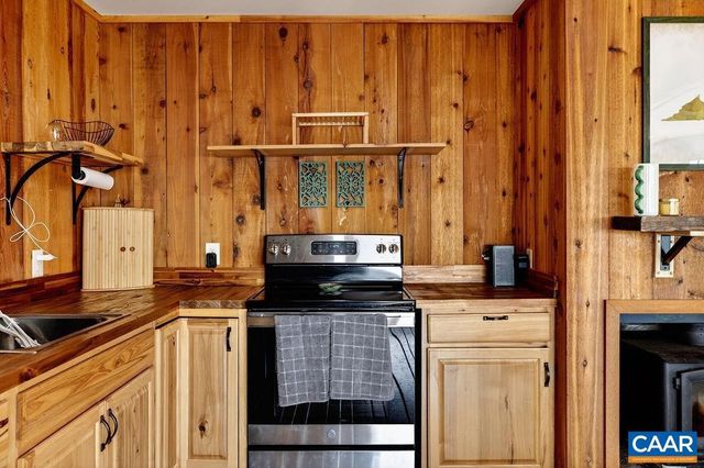 1494 SPRUCE CREEK LN, Nellysford, VA 22958