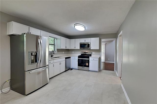 340 Farm Path, Roswell, GA 30075