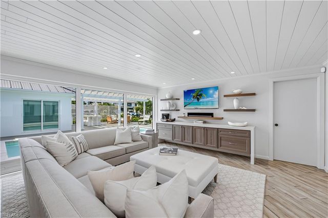 3737 Crayton RD, Naples, FL 34103