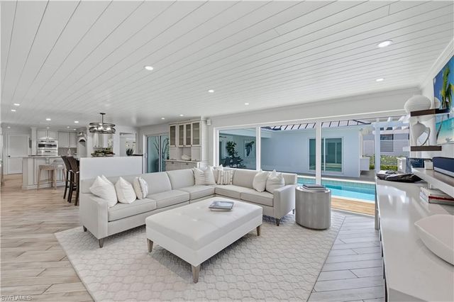 3737 Crayton RD, Naples, FL 34103