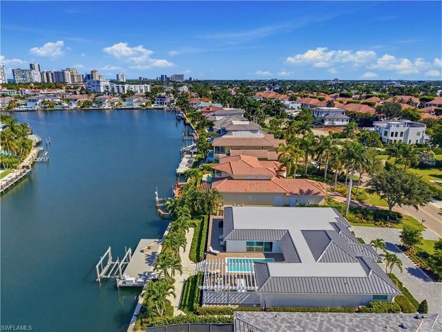 3737 Crayton RD, Naples, FL 34103