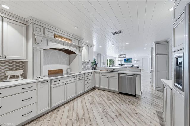 3737 Crayton RD, Naples, FL 34103