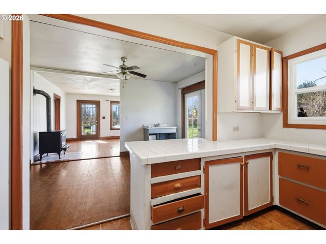 36725 JASPER Rd, Jasper, OR 97478