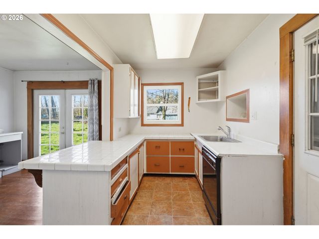 36725 JASPER Rd, Jasper, OR 97478