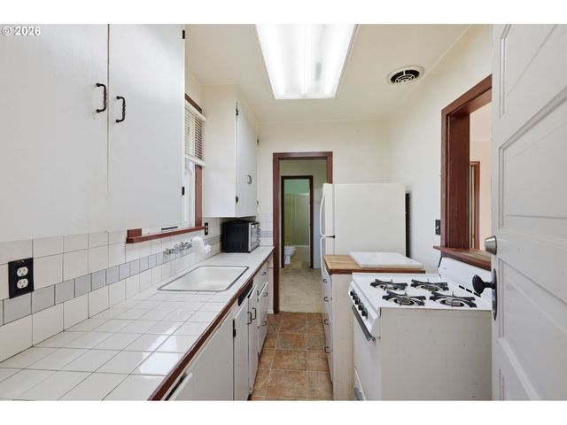 36725 JASPER Rd, Jasper, OR 97478