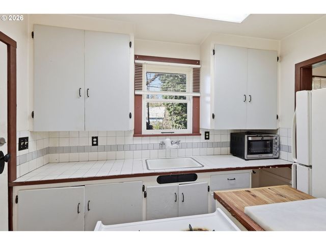 36725 JASPER Rd, Jasper, OR 97478