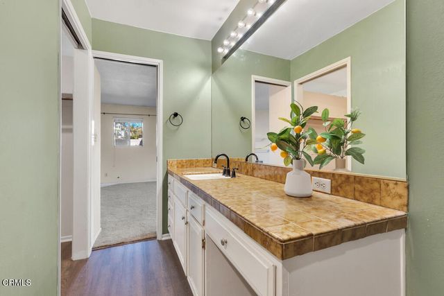 49 Paseo Esplendido, Camarillo, CA 93010