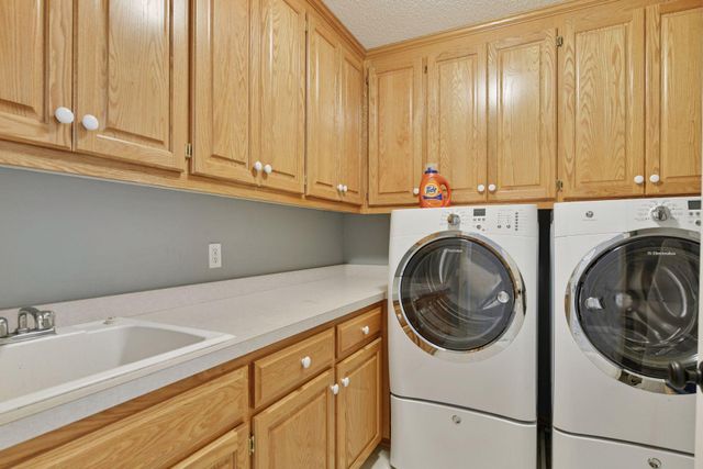 17641 Hyde Park Avenue, Lakeville, MN 55044