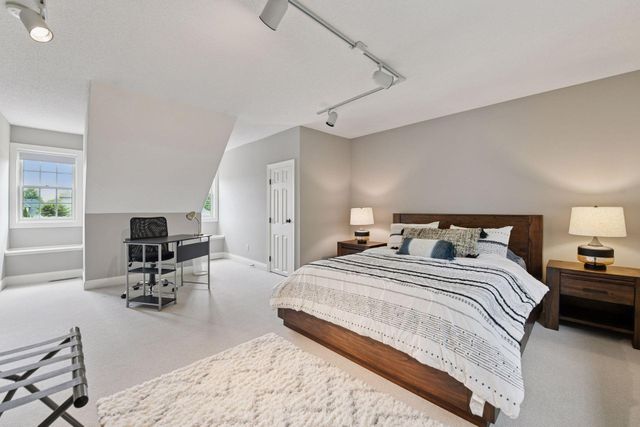 17641 Hyde Park Avenue, Lakeville, MN 55044