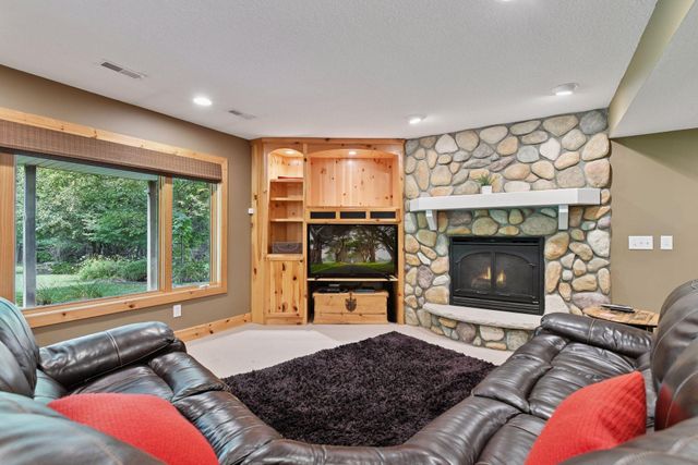 17641 Hyde Park Avenue, Lakeville, MN 55044