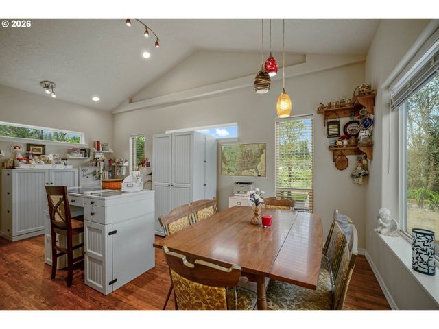 1231 Sw 3RD Ave, Mill City, OR 97360