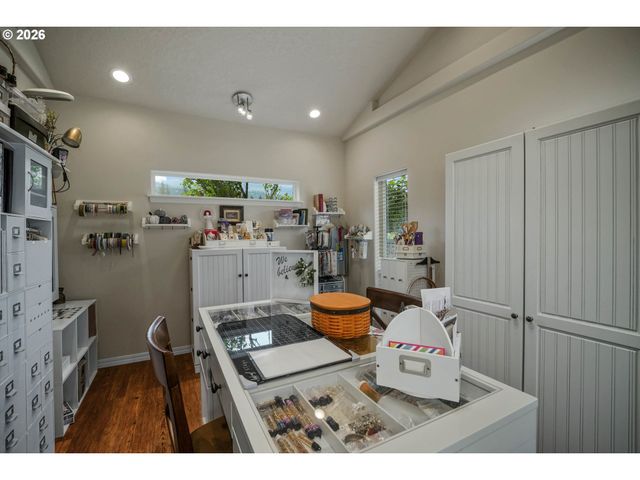 1231 Sw 3RD Ave, Mill City, OR 97360