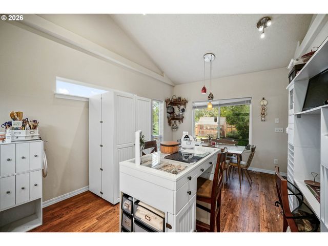 1231 Sw 3RD Ave, Mill City, OR 97360