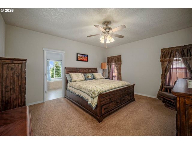 1231 Sw 3RD Ave, Mill City, OR 97360