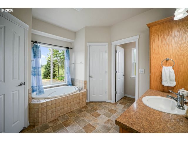 1231 Sw 3RD Ave, Mill City, OR 97360