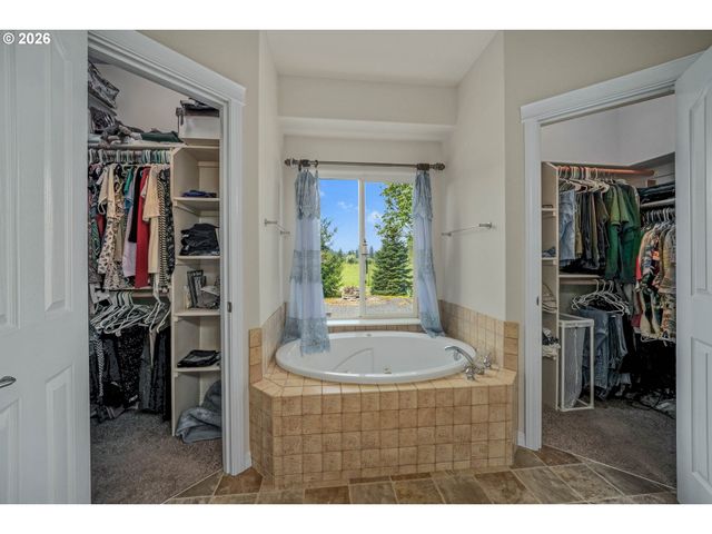 1231 Sw 3RD Ave, Mill City, OR 97360