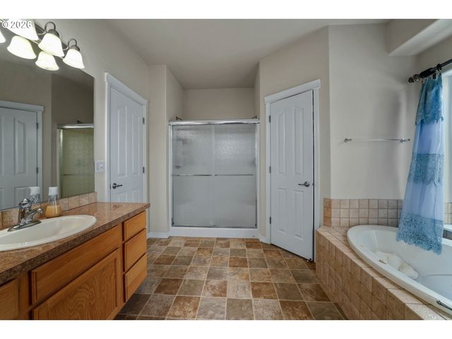 1231 Sw 3RD Ave, Mill City, OR 97360