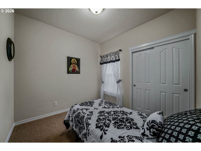 1231 Sw 3RD Ave, Mill City, OR 97360