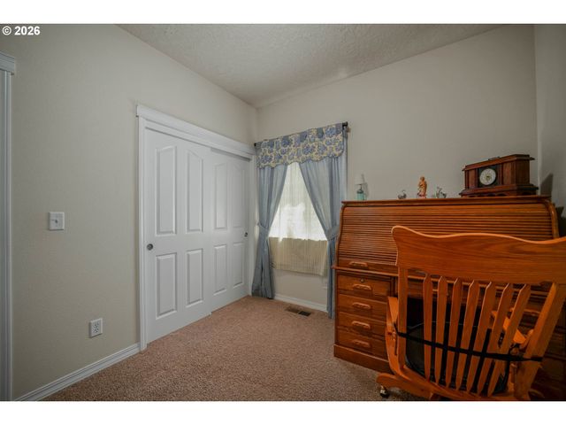 1231 Sw 3RD Ave, Mill City, OR 97360