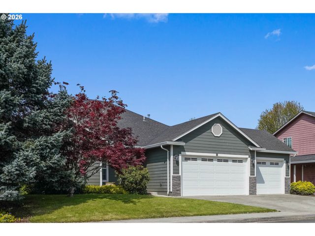 1231 Sw 3RD Ave, Mill City, OR 97360