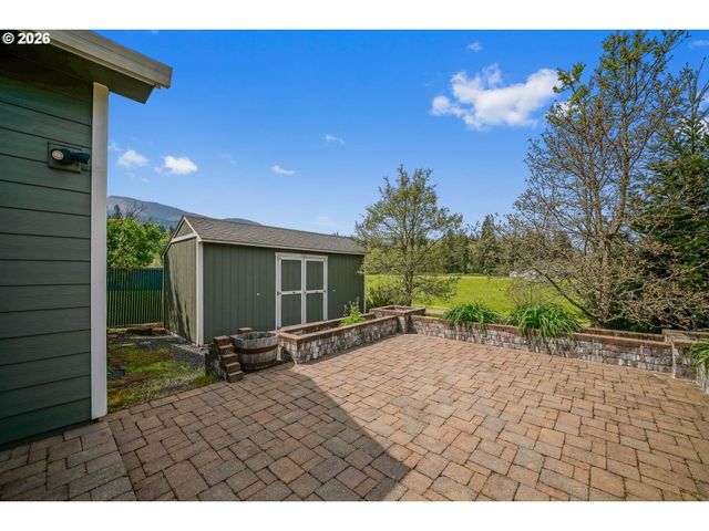 1231 Sw 3RD Ave, Mill City, OR 97360