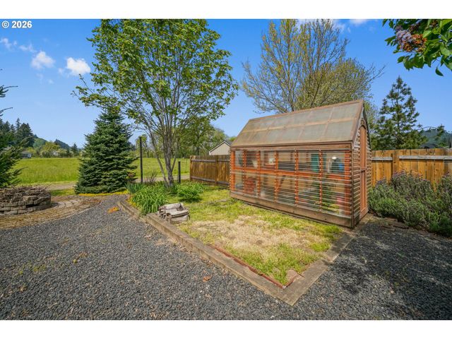 1231 Sw 3RD Ave, Mill City, OR 97360