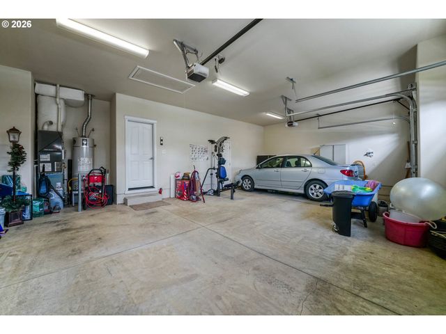 1231 Sw 3RD Ave, Mill City, OR 97360
