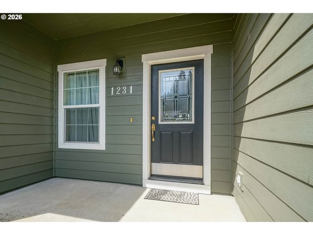 1231 Sw 3RD Ave, Mill City, OR 97360