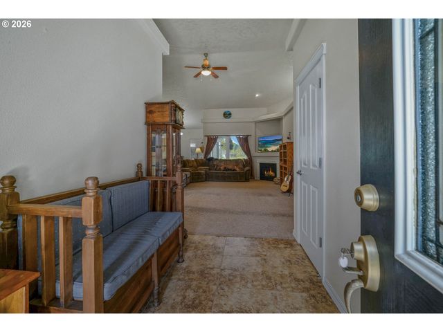 1231 Sw 3RD Ave, Mill City, OR 97360