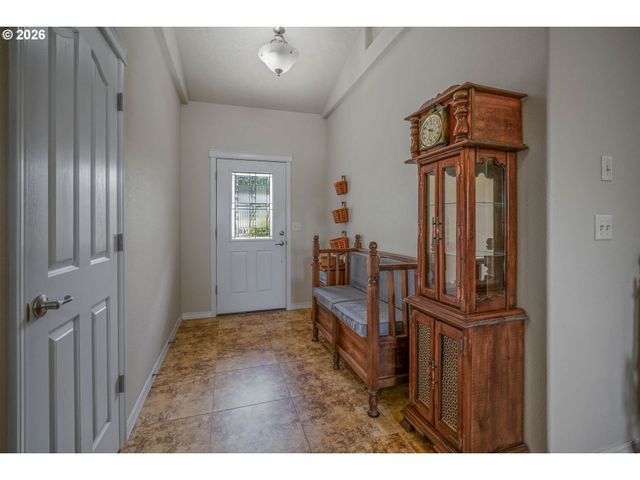 1231 Sw 3RD Ave, Mill City, OR 97360