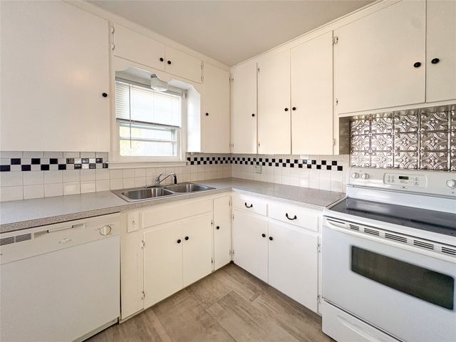 4807 S Detroit Avenue, Tulsa, OK 74105