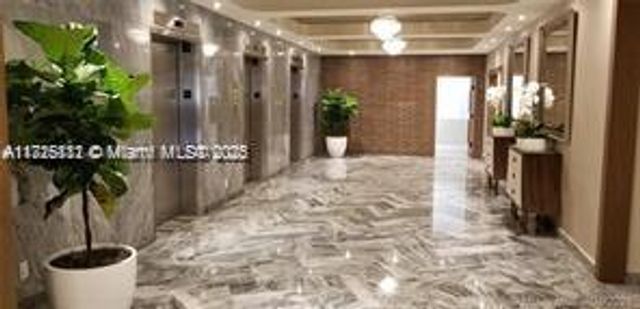 5401 Collins Ave 223, Miami Beach, FL 33140