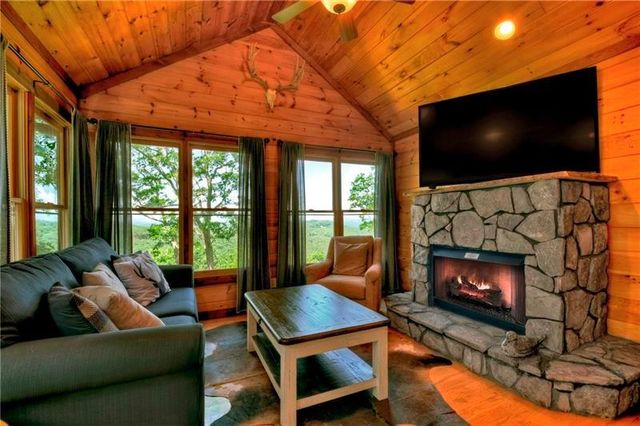 305 Enchanting Circle, Morganton, GA 30560