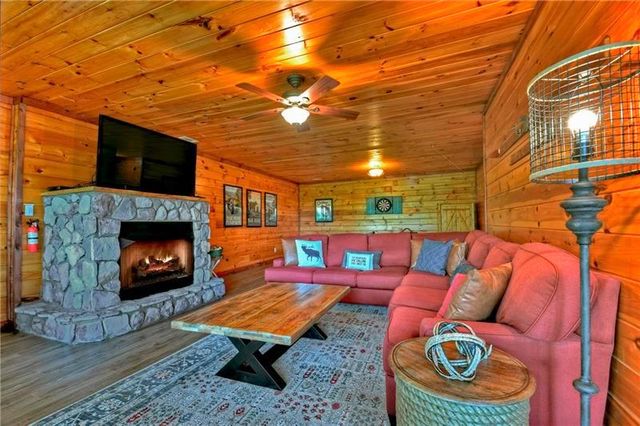 305 Enchanting Circle, Morganton, GA 30560