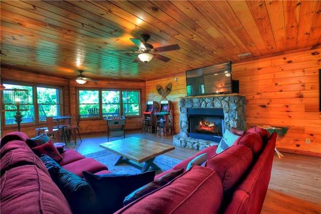 305 Enchanting Circle, Morganton, GA 30560